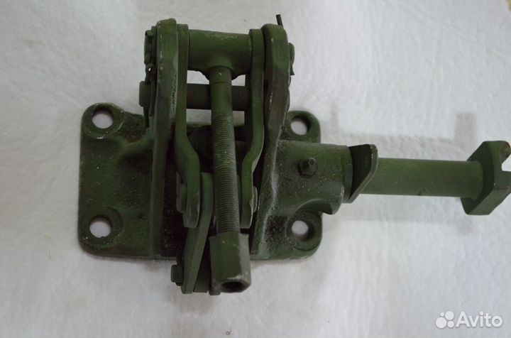 Кронштейн тормоза левый в сборе 21.23.039