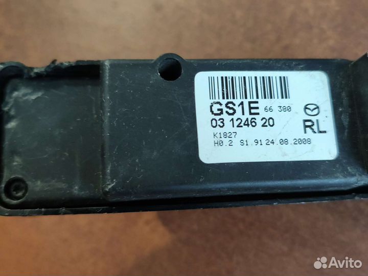 Кнопка стеклоподъёмника Mazda