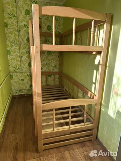 Двухъярусная кровать