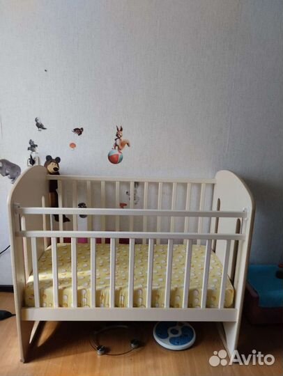 Детская кроватка с матрасом 1500 и качели 1000