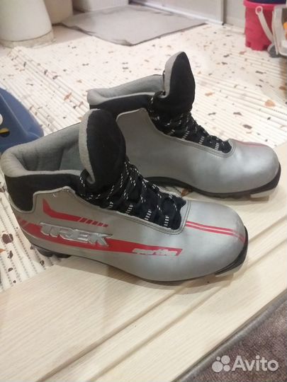 Лыжные ботинки