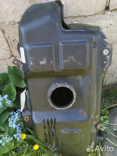 Бензобак для митсубиси кольт Z30, MR978279