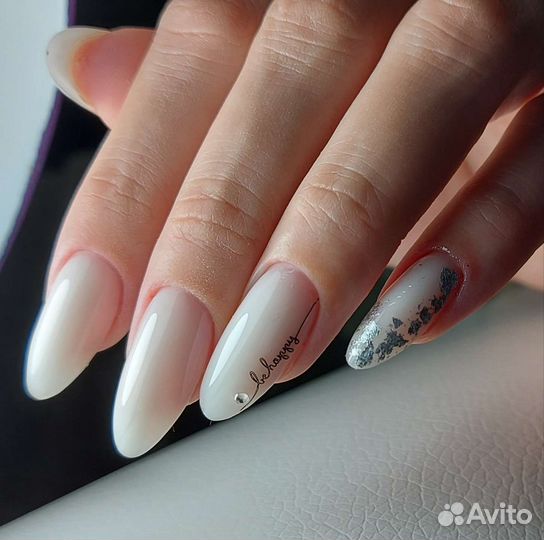 Модель на ногти