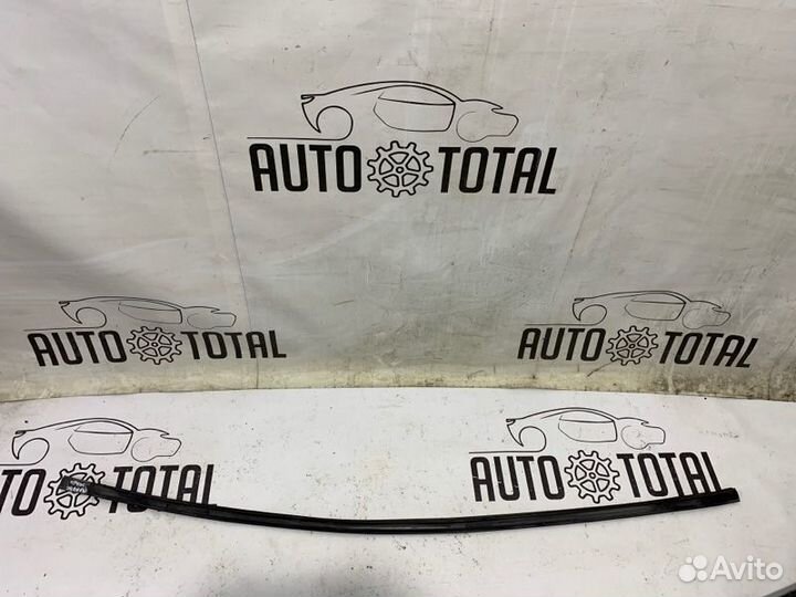 Уплотнитель капота Ford Mondeo 4 seba 2011