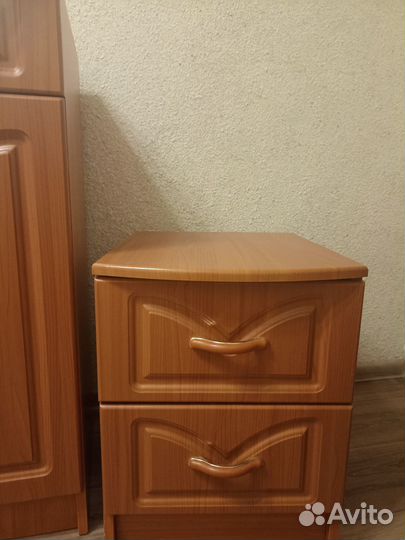 Тумба прикроватная