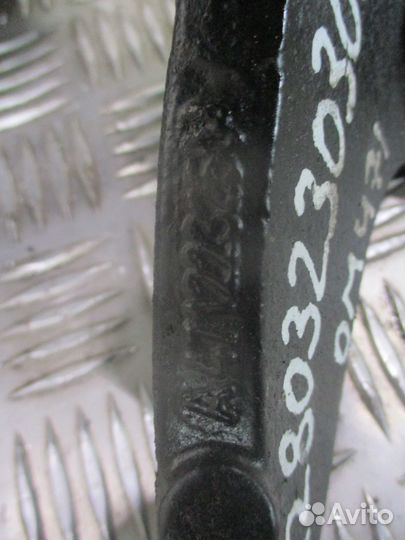 Кронштейн опорный Mercedes-Benz A4712232504