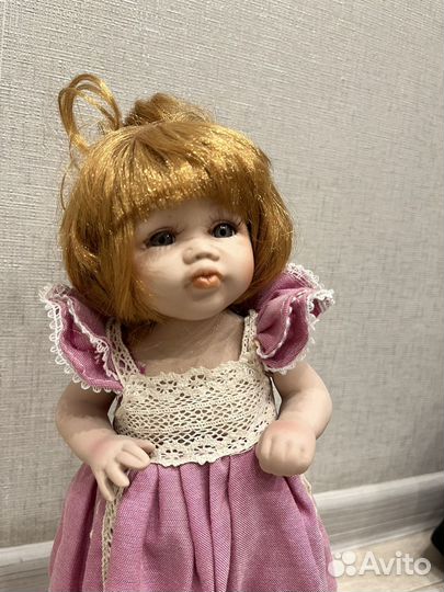 Кукла фарфоровая
