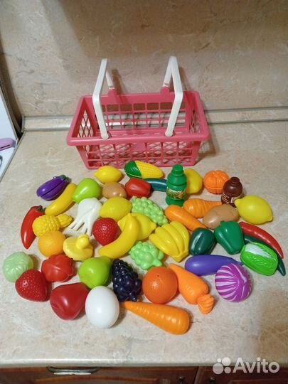 Корзина с фруктами