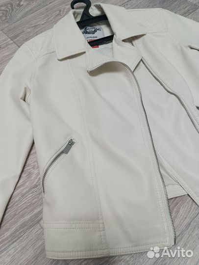 Кожаная куртка белая