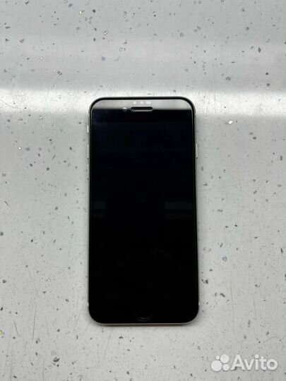 Продам iPhone SE 2020