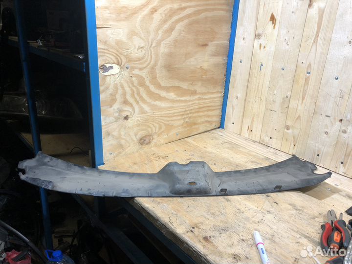 Накладка замка капота Audi A6 C6