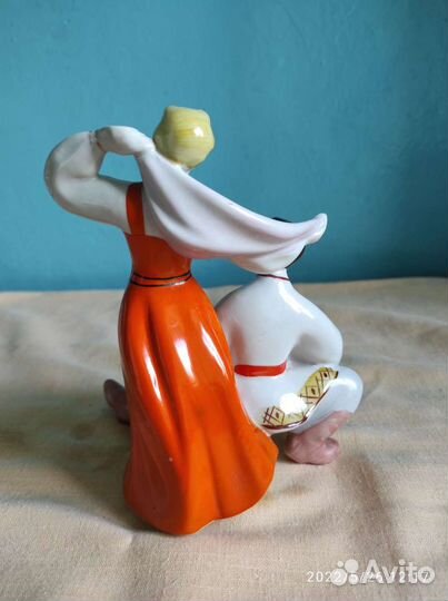 Статуэтка фарфор