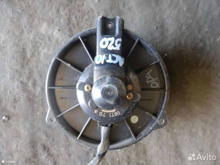 Мотор печки на toyota OPA ACT10