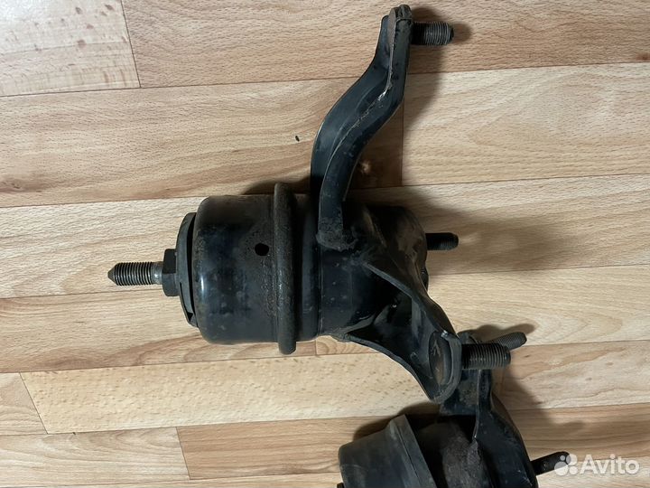 Подушка двигателя camry 40