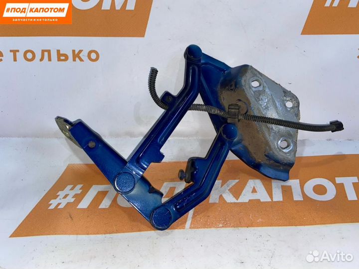 Петля капота правая Volkswagen Touareg рест