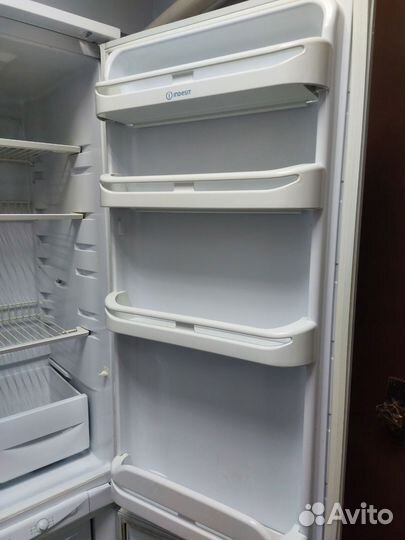 Встраиваемый холодильник Indesit (Италия)