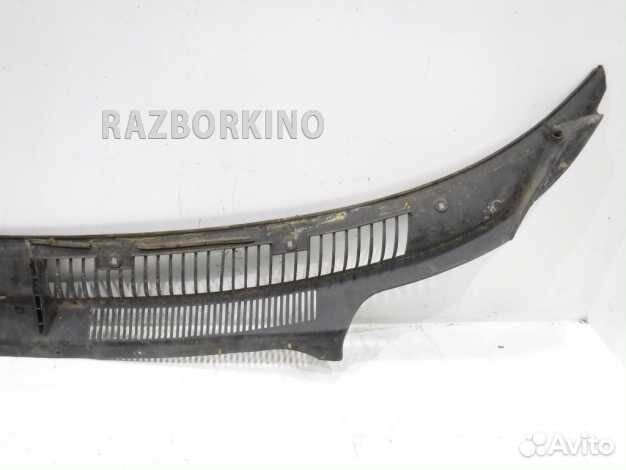 Водосток лобового стекла (жабо)