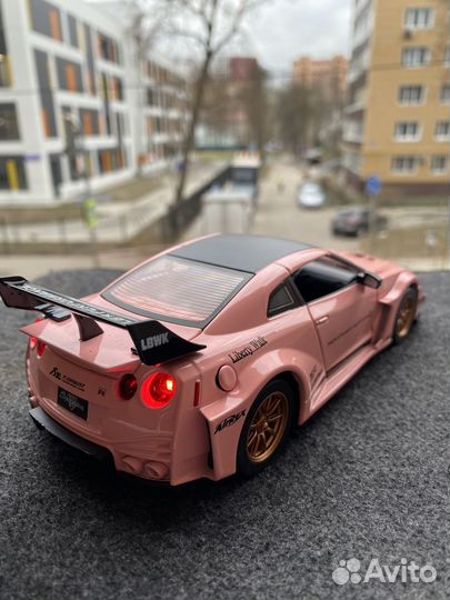 Модель авто Nissan GT-R R35