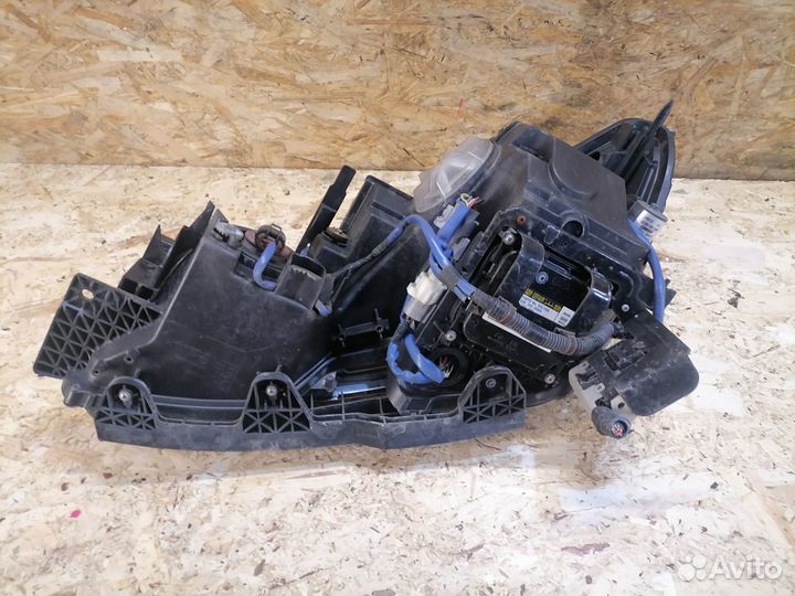 Фара ксенон правая Lexus GS 3 GRS191