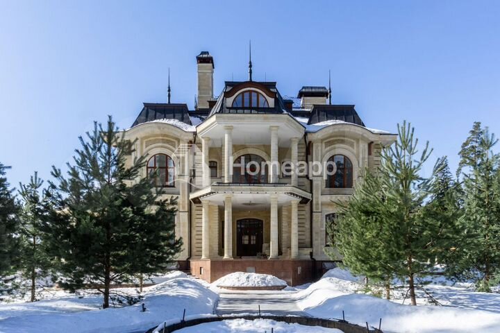 Дом 2795 м² на участке 100 сот.