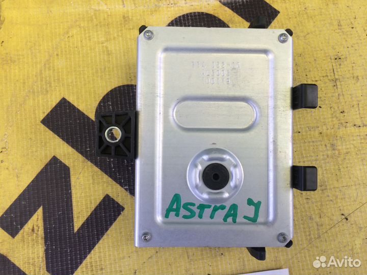 Блок управления бензонасоса Opel Astra J