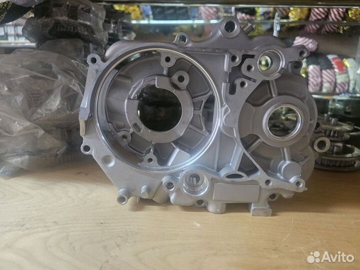 Левый корпус картера YX-140 Нижний Эл. стартер