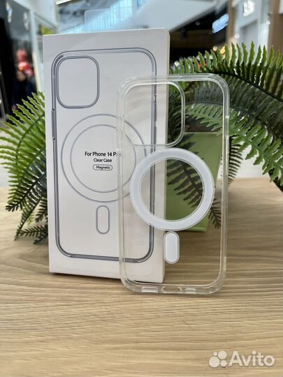 Прозрачный чехол MagSafe на iPhone 14pro