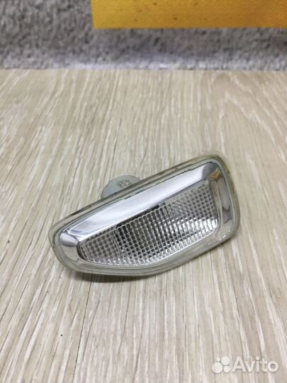 Повторитель поворотника в Крыло в Зеркало Renault