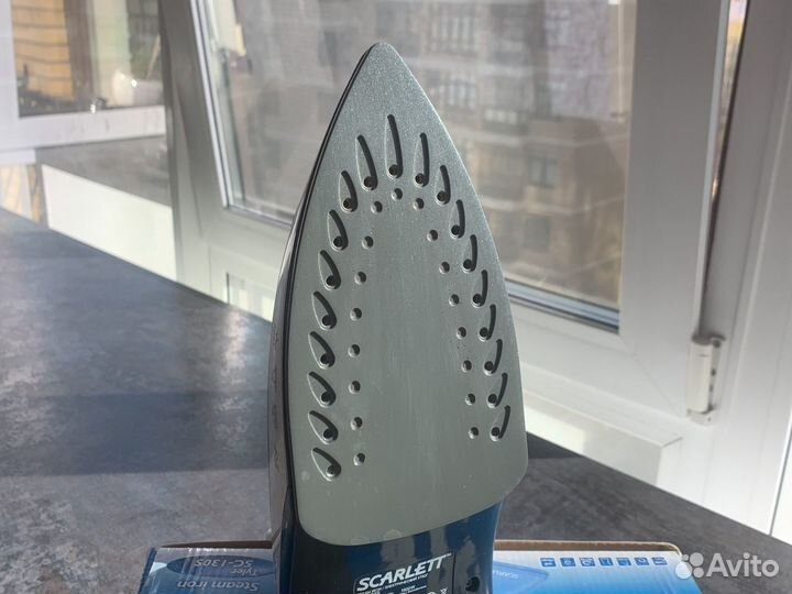 Утюг Scarlett с керамической подошвой 1600w