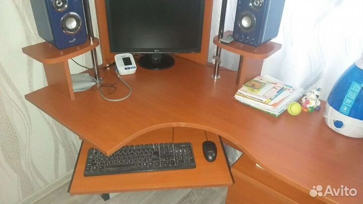 Компьютерный стол
