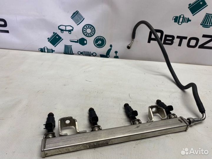 Рампа топливная с форсунками Ford Focus седан qqdb