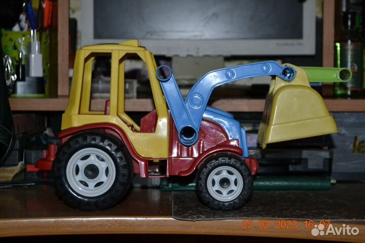 Трактор с ковшом+трактор