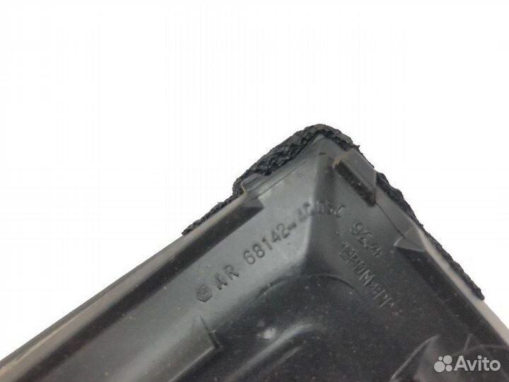 Уплотнительная резинка задняя правая Lexus Rx