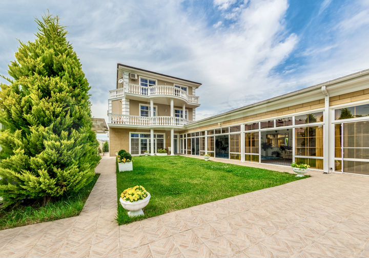 Дом 440 м² на участке 6 сот.