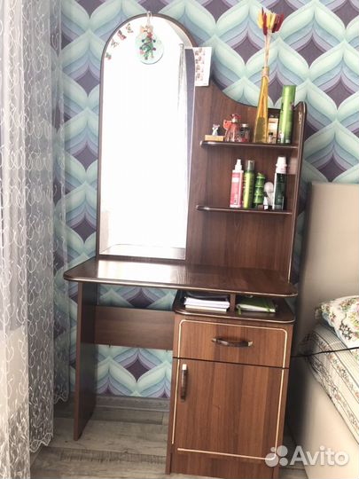 Продам дамский столик