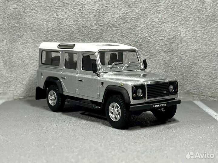 Коллекционная модель Land Rover Defender 1:43