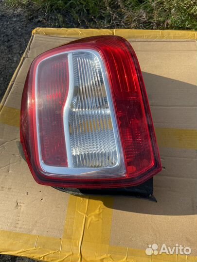 Фонарь правый Renault Logan II