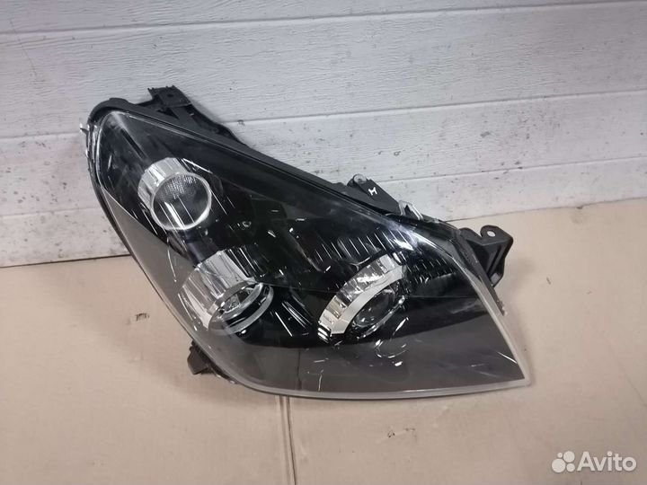 Фара правая Opel Astra h