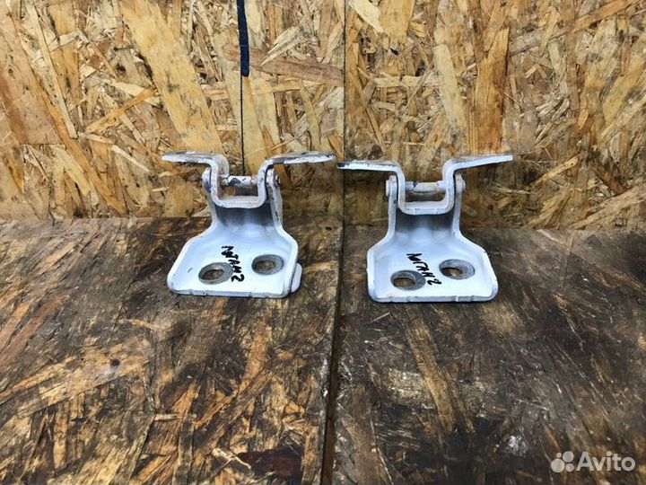 Петля двери передняя правая Renault Logan 2 седан