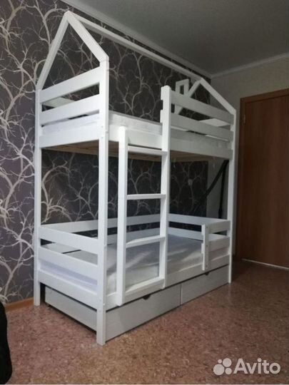 Двухъярусная детская кровать