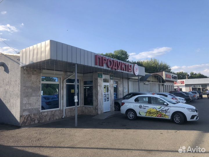 Работник торгового зала в магазин