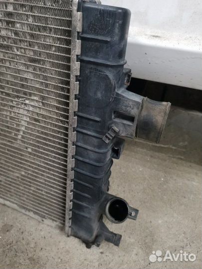 Радиатор охлаждения двигателя Opel Astra универсал