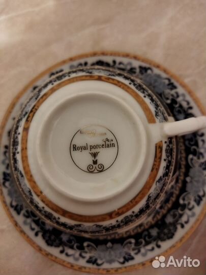 Фарфоровая чашка с блюдцем