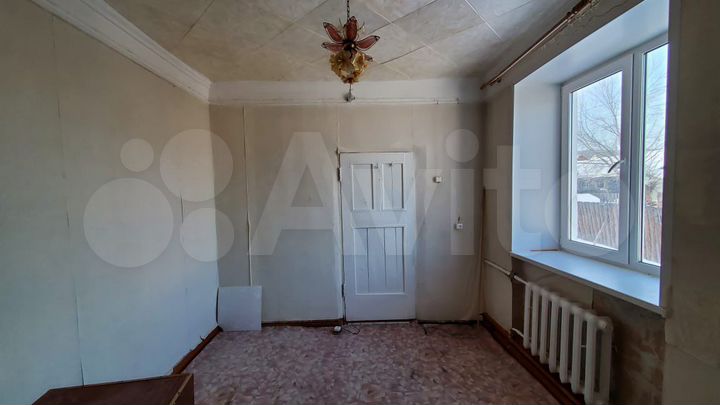 Комната 27 м² в 4-к., 1/2 эт.
