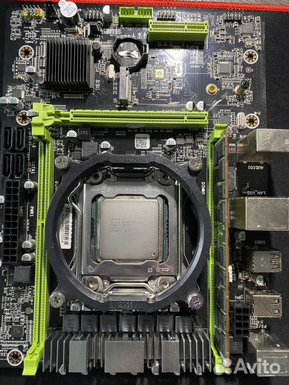 Материнская плата с процессором и памятью