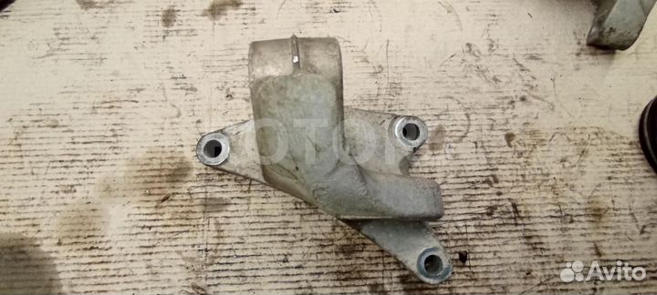 Кронштейн двигателя задний левый Renault Magnum 4