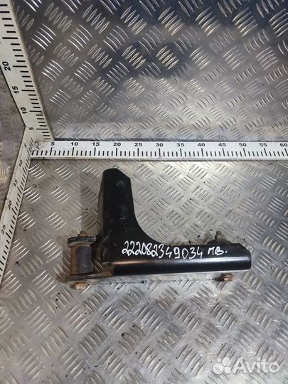 Кронштейн радиатора Mercedes-Benz A9405040740