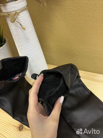 Перчатки женские кожанные