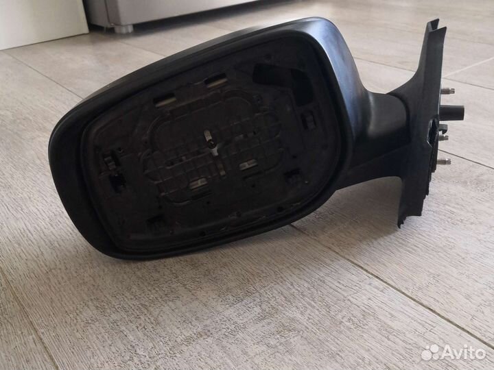 Корпус зеркала на vitz