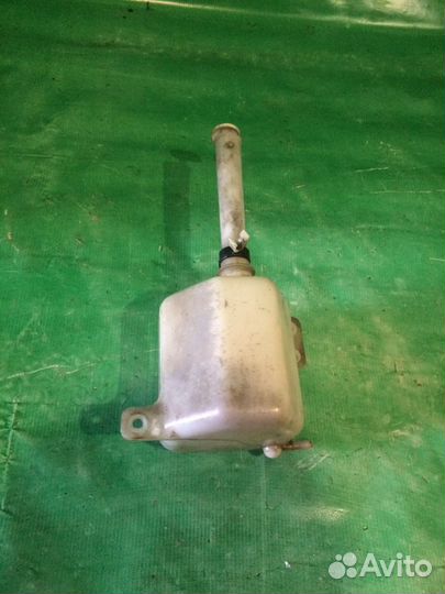 Бочок омывателя Mitsubishi Diamante